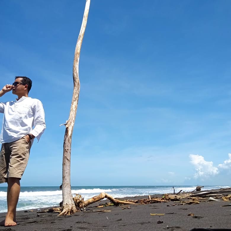 Foto Keindahan Pantai Trisik Foto Keindahan Pantai Trisik